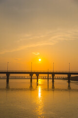 Fototapeta premium Chongming District, Shanghai - Young people on the seawall at dusk