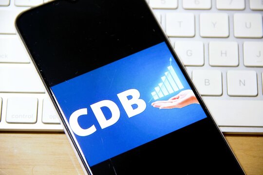 CDB - Certificado de Dep&oacute;sito Banc&aacute;rio &eacute; um dos t&iacute;tulos de Renda Fixa mais tradicionais do mercado. Emitidos por bancos. 