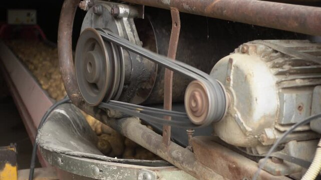 Motor &uuml;bersetzung mit zwei Riemenscheiben und Zwei Keilriemen