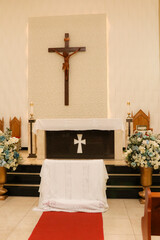 altar de igreja cruz