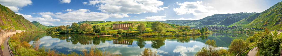 Fototapeta premium Moselle river bend with Stuben Convent near Bremm, Rhineland-Palatinate, Germany