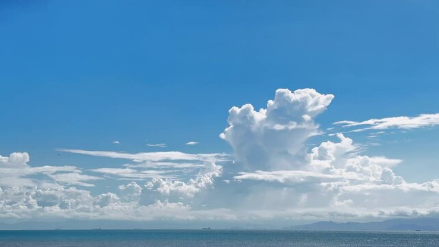 積乱雲(入道雲)の流れの4Kタイムラプス動画