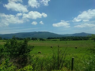 Obraz premium Bales of Hay in Shenandoah Valley Farm