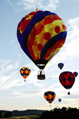 Obraz premium ImpressionistInspired D Rendering of a Vibrant Hot Air Balloon Festival in a Tranquil Countryside