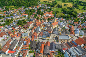 Die Altstadt von Dietfurt im Naturpark Altmühltal im Luftbild