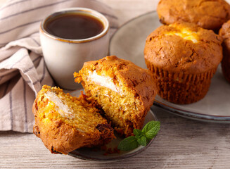 Carrot muffins with ricotta