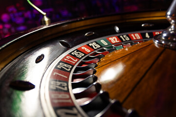 Obraz premium Casino roulette wheel close up ready to play and waiting for bets