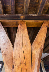 Pilier en chêne de maison à colombage