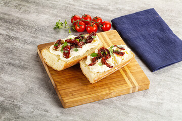 Bruschetta with strachatella and dry tomato