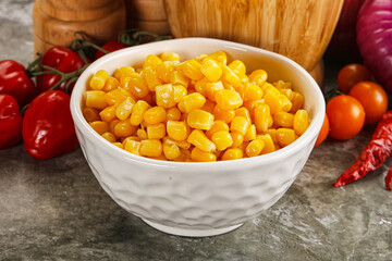Sweet canned ripe corn grain