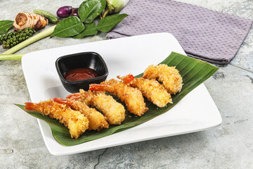 Shrimp tempura with spicy sauce
