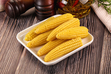 Canned baby mini corn cob