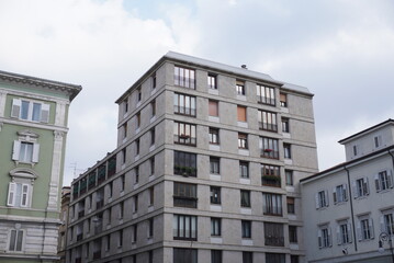 Fototapeta premium Contrasting Architecture in the City