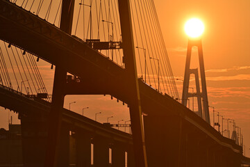 夜明けと朝焼けの名港トリトン