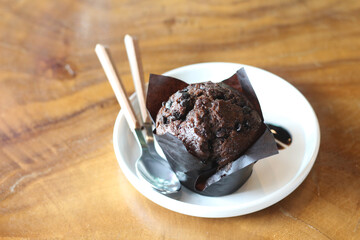 muffin on plate with flower on wood table