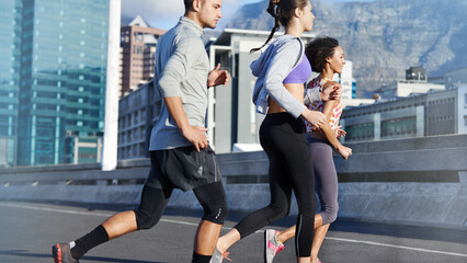 Obraz premium Running, workout and fitness with friends in city for start of training, athlete and wellness. Race, exercise and marathon cardio with people for urban, health and sports performance together