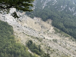 Stovžje landslide, Log pod Mangartom (Triglav National Park, Slovenia) - Erdrutsch in Stovzje...