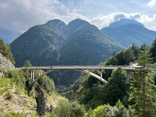 Fototapeta premium Predel Viaduct, Log pod Mangartom (Triglav National Park, Slovenia) - Viadukt v Mlinču čez Mangartski potok ali Viadukt Predel (Triglavski narodni park, Slovenija)