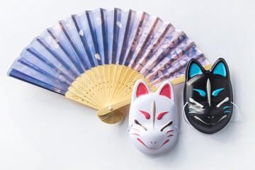 きつね面 © さかもと ようこ