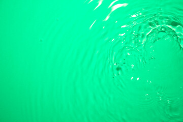 Obraz premium The water surface is clear green with waves.