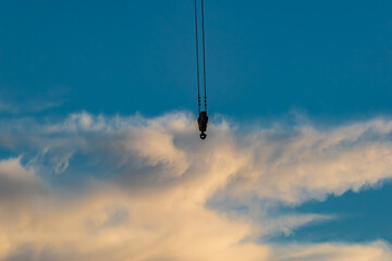 夕空とクレーン