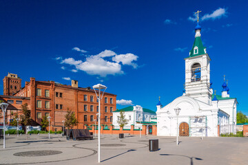 Fototapeta premium Shuya, Russia: View of the square near the Church of Elijah the Prophet