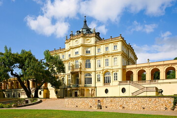 Ploskovice - Czech Republic, baroque castle.
The architect is not clearly specified. He is either Octaviano Broggio,
or Kilián Ignác Dientzenhofer. The documents were not preserved.
