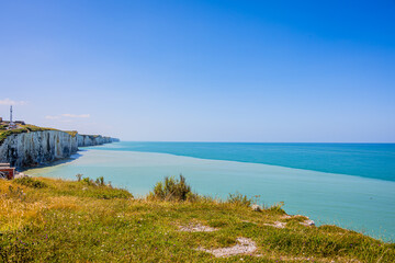 Vue sur l'océan et la plage du haut des falaises de Ault