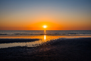 Coucher de soleil sur l'océan à Cayeux-sur-Mer