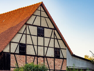 Wandschäden an einem historischen Fachwerkhaus