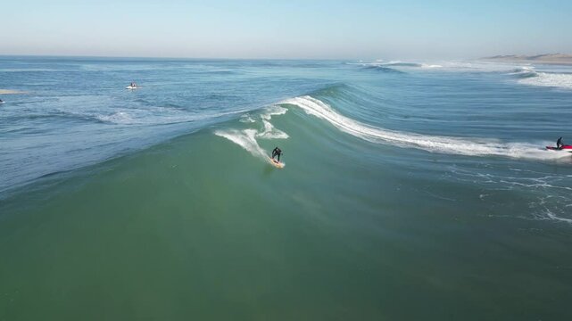 Surf en tow in a hossegor