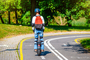 guy on a monowheel ride through the park  © licvin