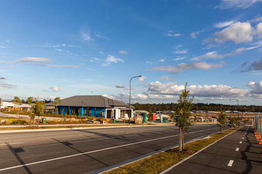 new houses and streets being built near Brisbane in outer suburbs
