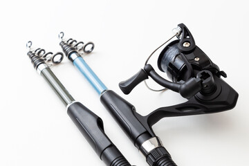 白背景に釣竿とリール