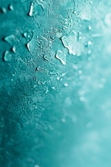 Obraz premium A tight shot of a water droplet atop a verdant surface, surrounded by a blue sky and drifting clouds