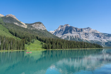 Fototapeta premium Scenic view of Emerald Lake, Alberta, Canada
