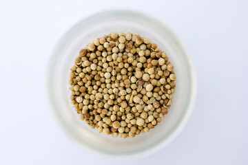 Coriander contains antibacterial compounds that fight foodborne pathogens, including Salmonella. This makes it an effective addition to meals to prevent food poisoning.