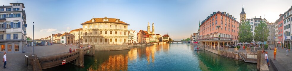 Fototapeta premium Panoramic view of the old city of Zürich (Zurich) with Limmat river, old town hall and Großmünster cathedral, Switzerland