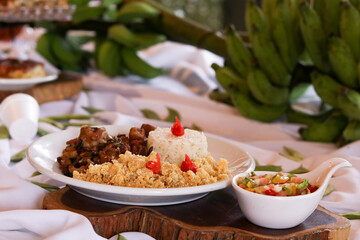 Prato principal com arroz