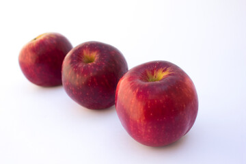 Red apples are primarily a dessert variety, good for eating as a snack, fresh out of hand, or in a salad. They are also good for juicing.
