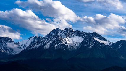Fototapeta premium mountains and clouds