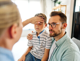 Fototapeta premium child father doctor boy patient family hospital care medicine man sick son illness health medical disease clinic pediatrician visit
