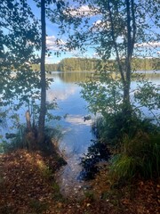Obraz premium beautiful blue lake view, blue sky with white clouds reflections on the lake surface