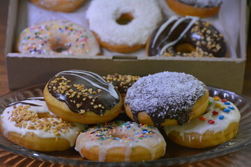 donuts on glass tray, donuts for sale