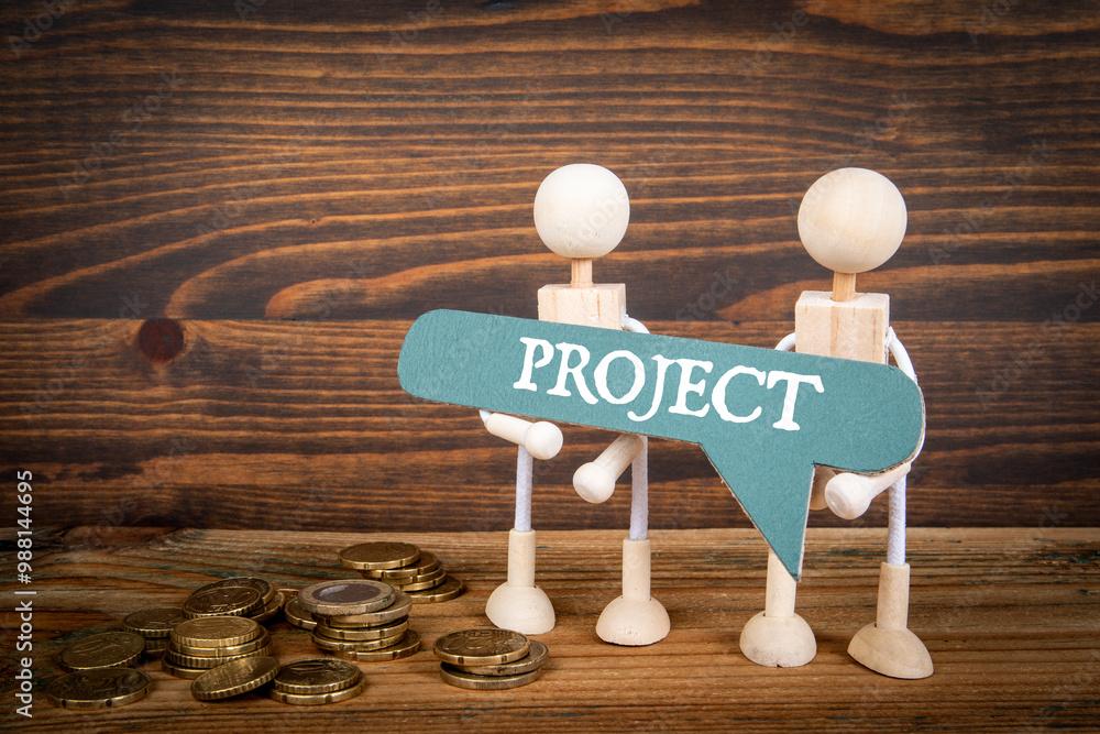 Canvas Prints project concept. green speech bubble with text and two miniature human figures on a wooden backgroun