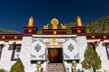 Golden Wheel of Dharma and deer sculptures on the sacred Temple roof