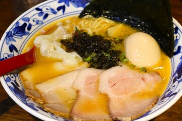 鶏白湯ラーメン