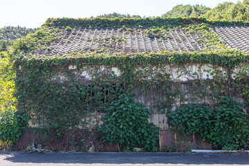 日本の岡山県瀬戸内市邑久町の古くてとても美しい建物