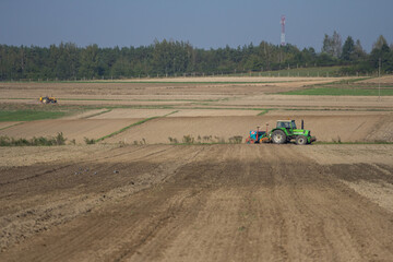 tractor in field © Bagatela