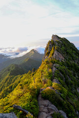 早朝の石鎚山頂上